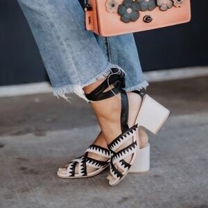 Pour La Victoire Anisa Leather Sandal